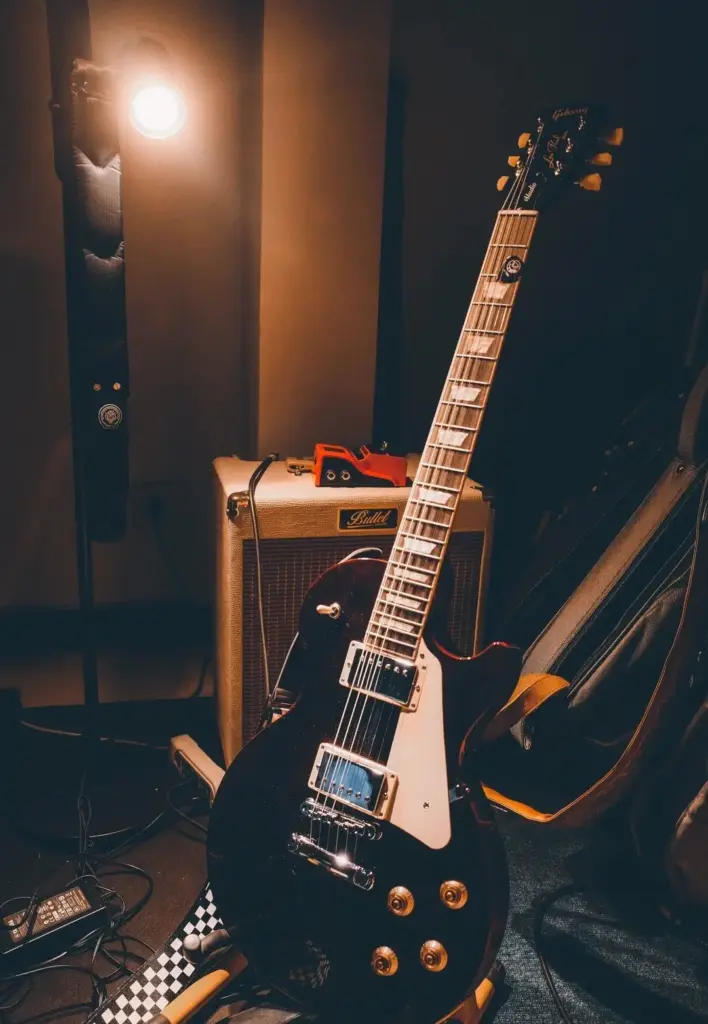 Guitare Gibson Les Paul en ambiance studio avec ampli