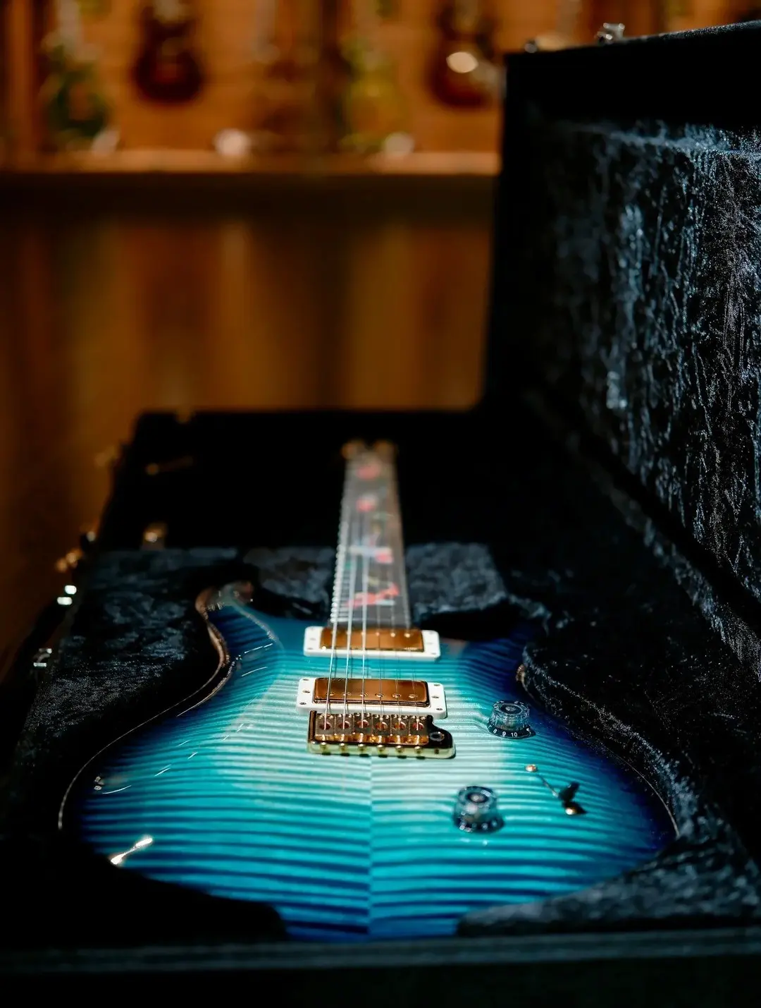 Guitare PRS table flammée bleue dans son étui