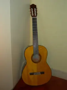 Yamaha C40 : la guitare classique débutant de référence